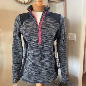 Avalanche pullover with thumb hole sleeve and zipper covered at top size S